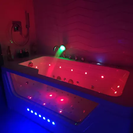 Jacuzzi & Sauna Bemowo アパート *