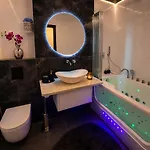 Jacuzzi & Sauna Bemowo Apartment