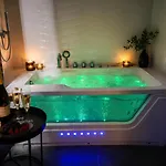 Jacuzzi & Sauna Bemowo Apartment
