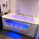 Jacuzzi & Sauna Bemowo Apartment *