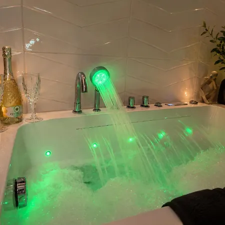 Jacuzzi & Sauna Bemowo Apartamento