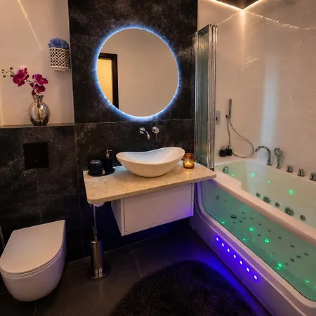 Jacuzzi & Sauna Bemowo Apartment