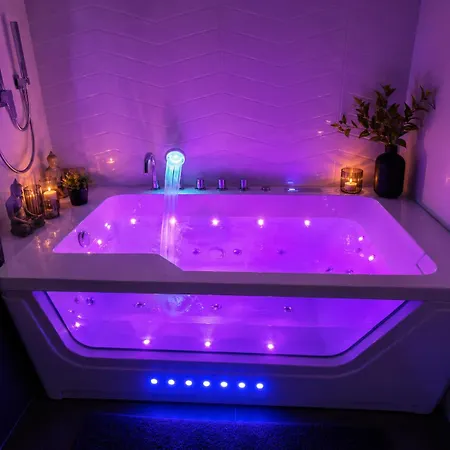 Jacuzzi & Sauna Bemowo Apartment Warsaw