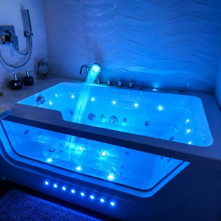 Jacuzzi & Sauna Bemowo Apartment *