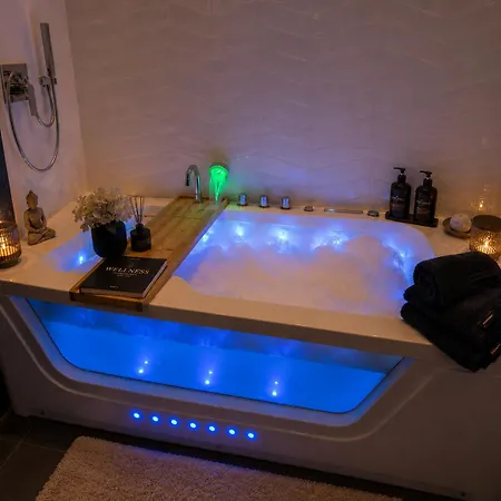 Jacuzzi & Sauna Bemowo Apartment Warsaw
